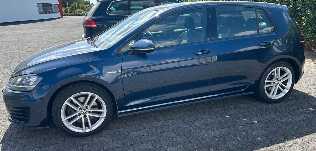 VW Golf 88.053 km 18.400 € Baesweiler 52499