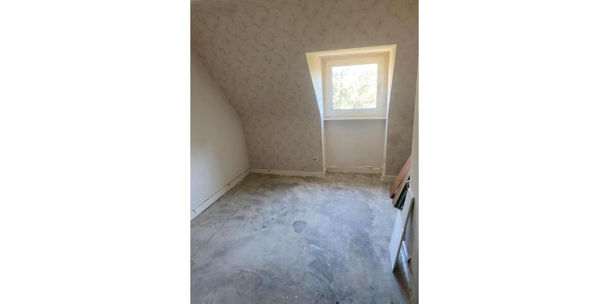 Dachgeschoßwohnung Aachen Aachen-Mitte - 6 Zimmer, 140 m&sup2;, 140.000&euro; | Angebot:26961044