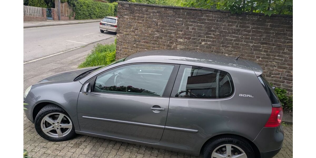 VW Golf 82.000 km 4.600 &euro; Aachen 52080