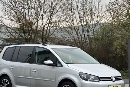 VW Touran 82.000 km 9.990 € Jülich 52428