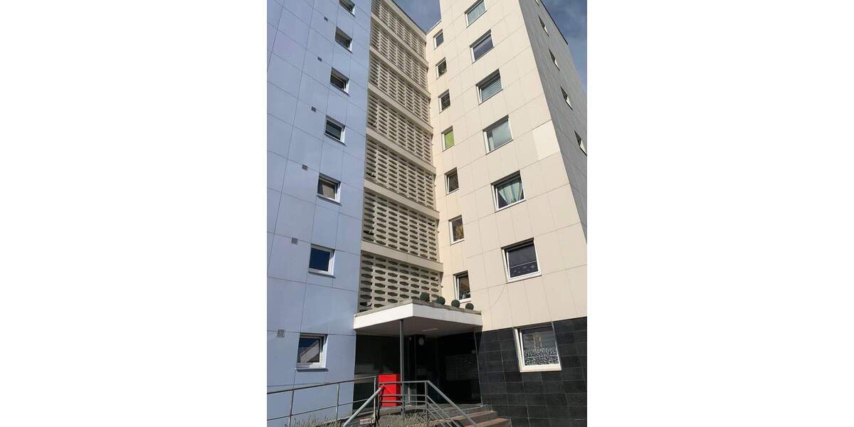 Über den Dächern mit viel Platz zum Entfalten! 3-Zimmer mit Loggia, modernes Bad, Aufzug 3 zimmer