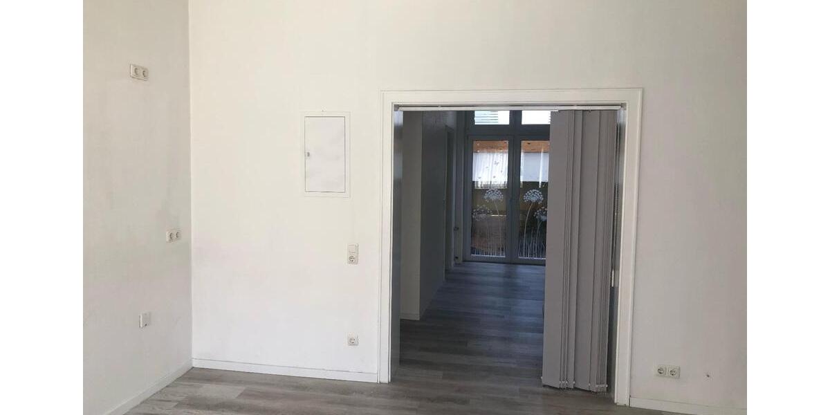 Helle, modernisierte Wohung in einem ruhigen 3 Familienhaus 2 zimmer