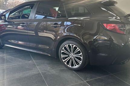 Toyota Corolla 83.500 km 21.400 &euro; Stolberg 52224