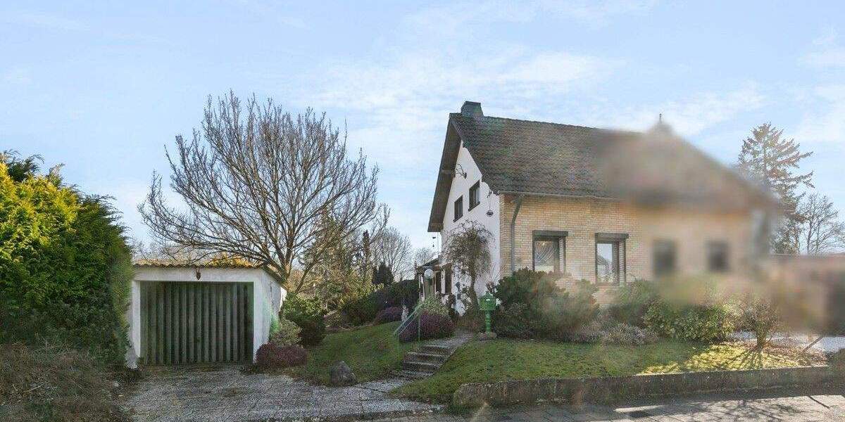 Freistehende und potentialreiche Doppelhaushälfte auf weitläufigem Grundstück (Süd-West-Ausrichtung) 3 zimmer