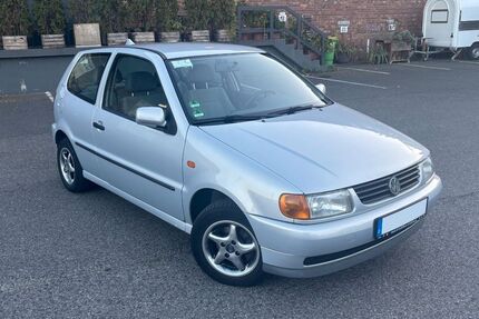 VW Polo 112.519 km 2.399 € Aachen 52066