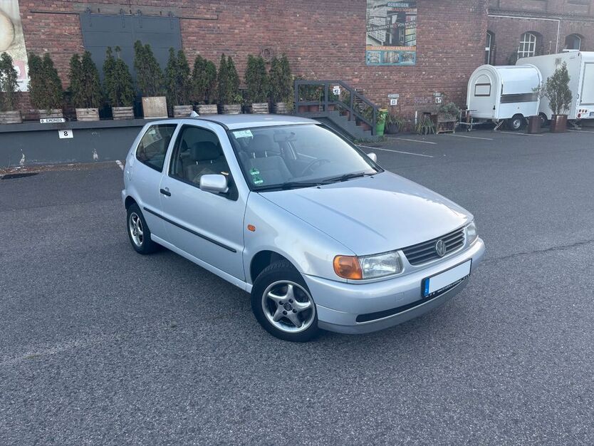 VW Polo 112.519 km 2.399 € Aachen 52066