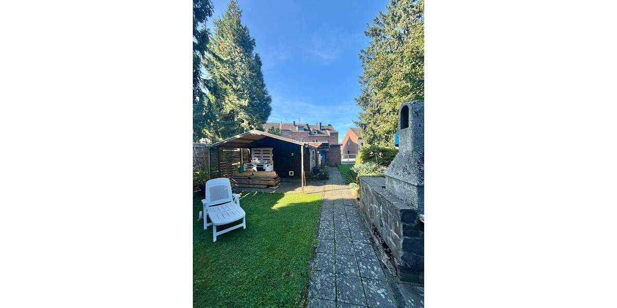 Reiheneckhaus - mit großem Garten - 899 m² Grundstück - zwei Garagen - in guter Lage von Kohlscheid (Herzogenrath) - derzeit an zwei Mieter vermietet 7 zimmer