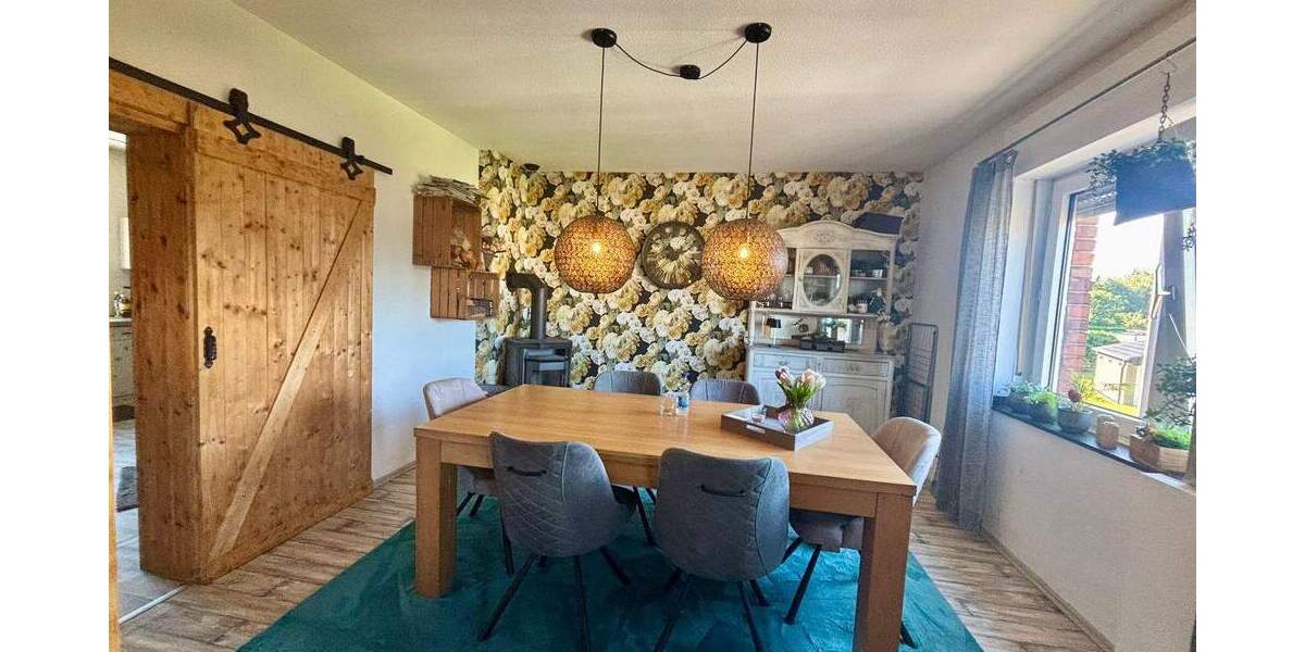 Reiheneckhaus - mit großem Garten - 899 m² Grundstück - zwei Garagen - in guter Lage von Kohlscheid (Herzogenrath) - derzeit an zwei Mieter vermietet 7 zimmer