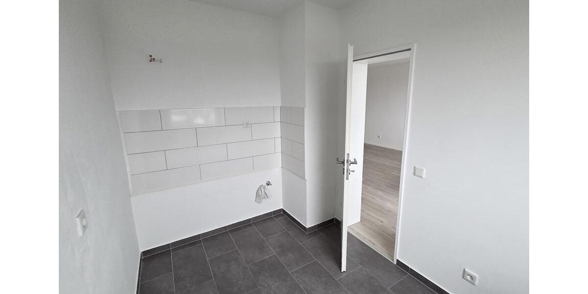Direkt einziehen! Frisch renoviertes 1-Zimmer-Apartment + Loggia, separate Küche, Wannenbad, Aufzug 1 zimmer