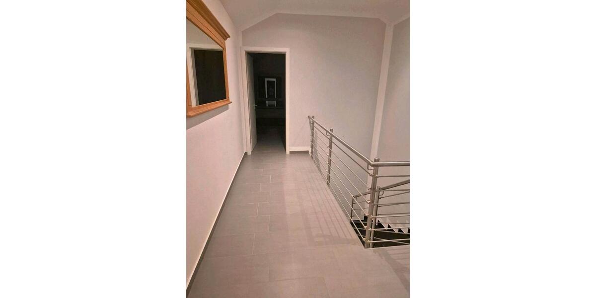 Einfamilienhaus KFW55 232m 2011 2 Garagen mit Restarbeiten 5 zimmer