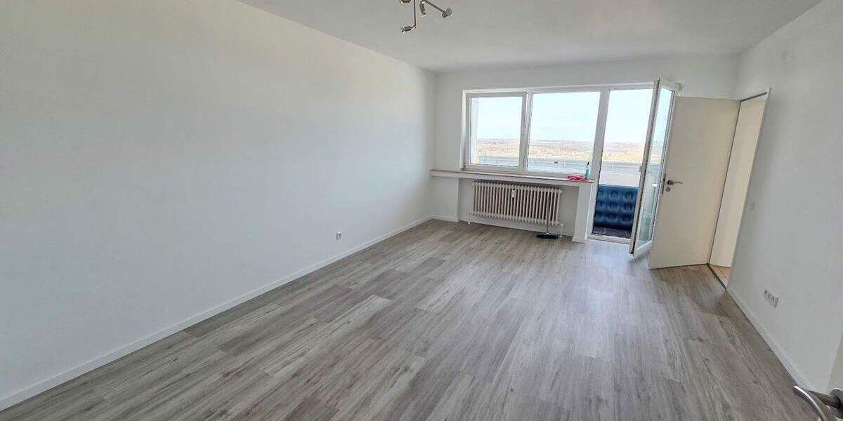 Über den Dächern mit viel Platz zum Entfalten! 3-Zimmer mit Loggia, modernes Bad, Aufzug 3 zimmer
