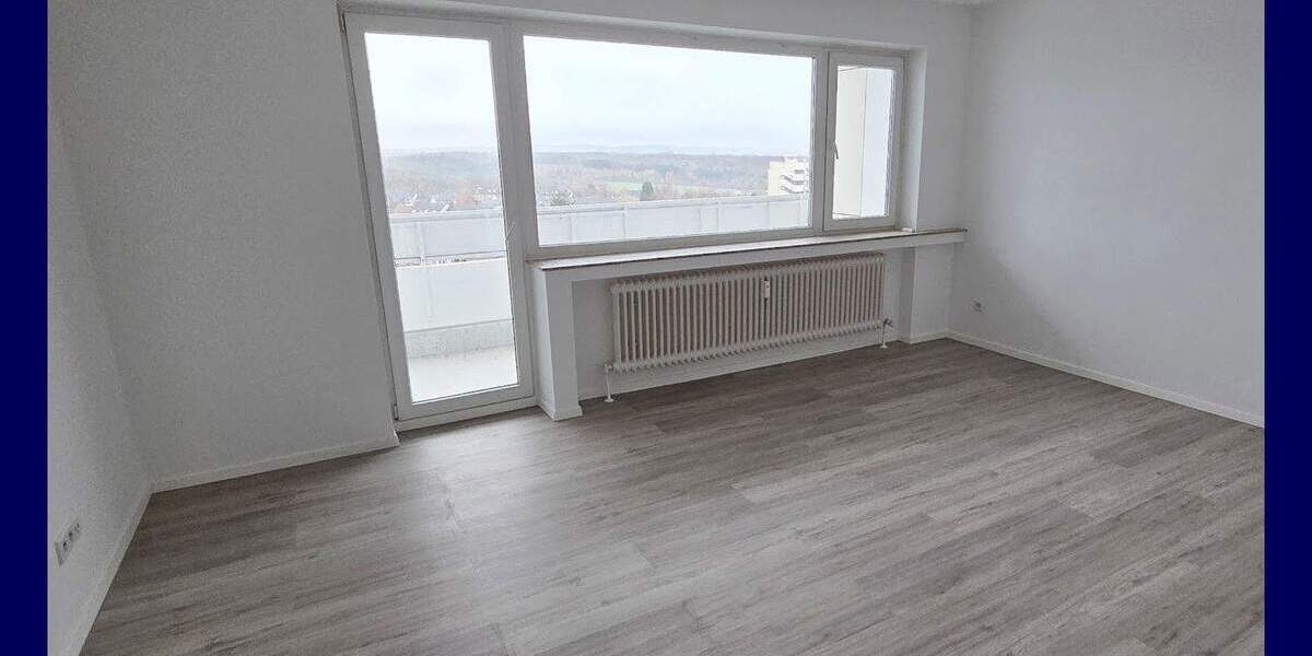 Renovierte 2 Zimmer mit Loggia und herrlichem Ausblick, separate Küche, modernes Wannenbad, Aufzug 2 zimmer