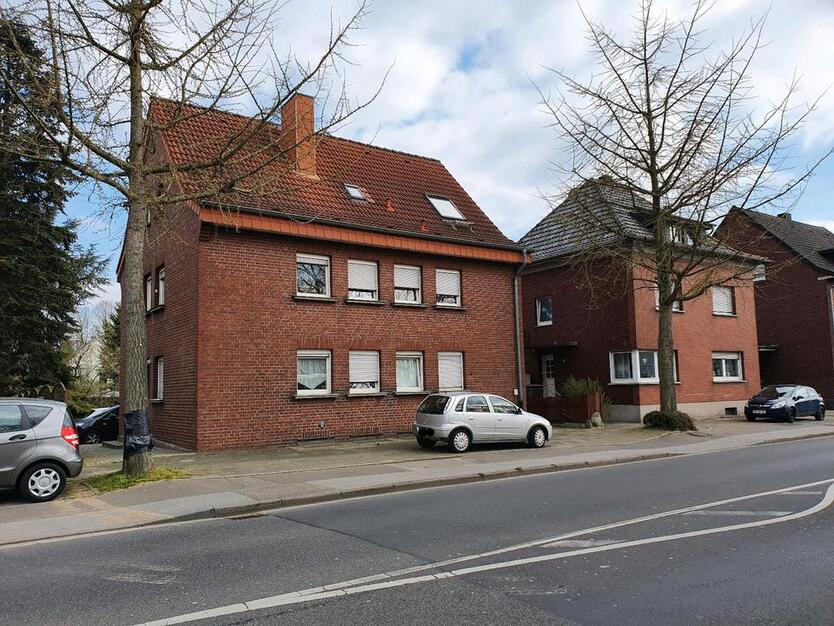 690€ Kalt Schöne, zentral gelegene Erdgeschosswohnung zimmer