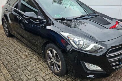 Hyundai i30 42.000 km 11.300 &euro; Würselen 52146